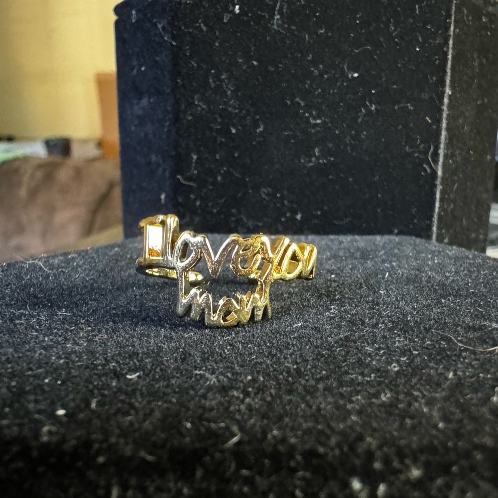 “I Love You Mom” ring